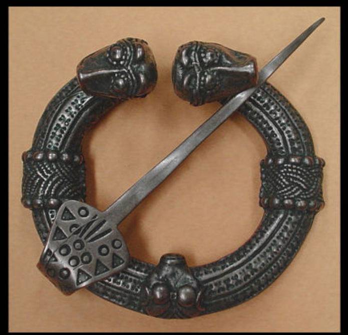 Viking Fibula in Brons, 10e eeuws Rusland (UITVERKOOP)