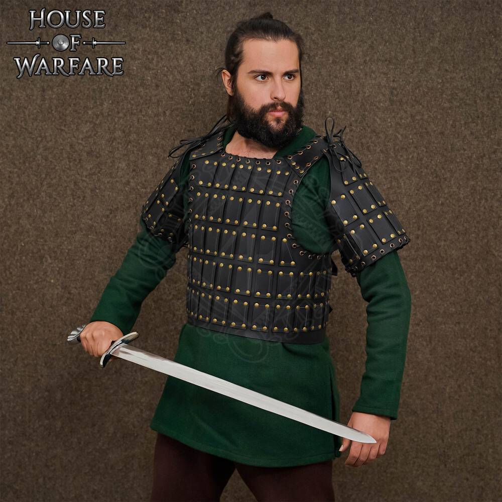Middeleeuws leren harnas, geklonken kuras in Brigandine-stijl