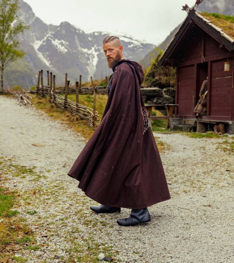 Wikinger Umhang mit Wolfsstickerei in Braun