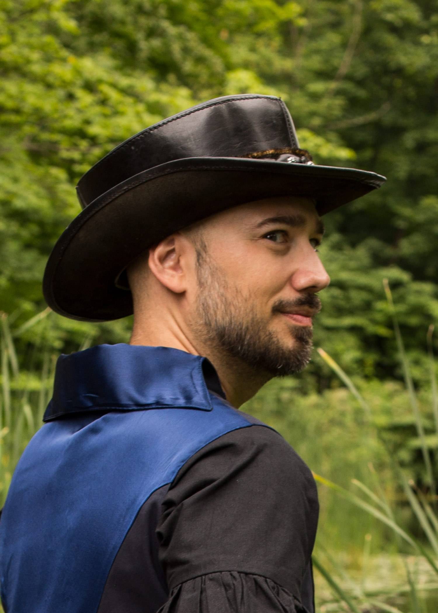 ​Zylinder aus den 19Jh. von Leder, schwarz, versch. Größen