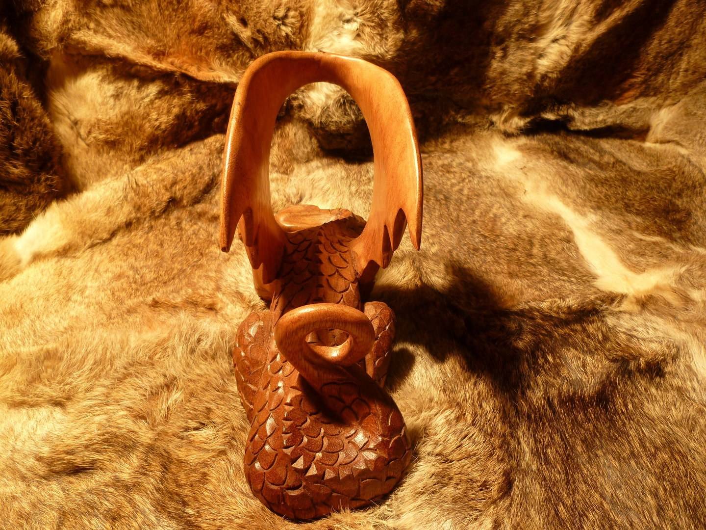 Drinkhoornstandaard Slapende Draak, klein, voor drinkhoorns met een inhoud van 0,3 - 0,5 liter