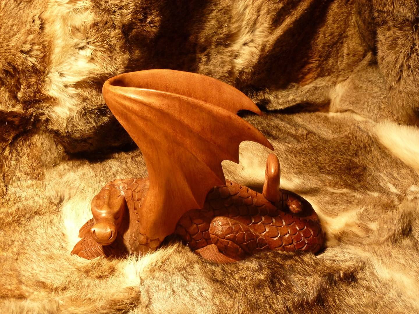 Drinkhoornstandaard Slapende Draak, klein, voor drinkhoorns met een inhoud van 0,3 - 0,5 liter