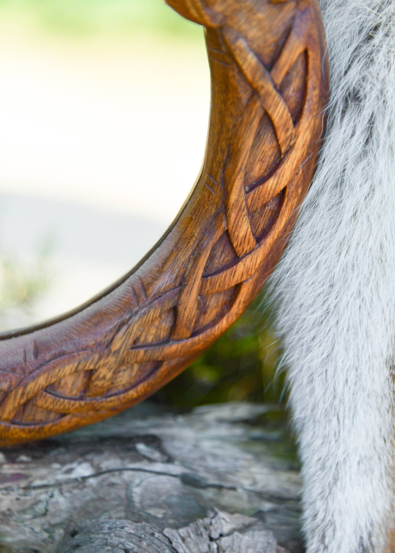 Handgesneden houten wandspiegel in de vorm van een Viking Midgardslang