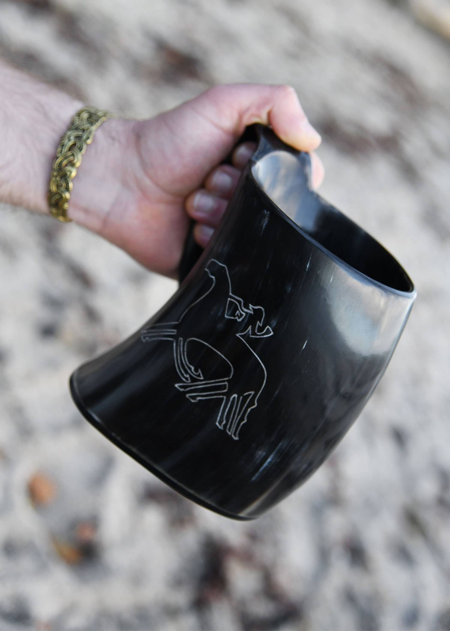 Viking Drinkbeker/Bierpul gemaakt van echt hoorn met Odin bereden Sleipnir
