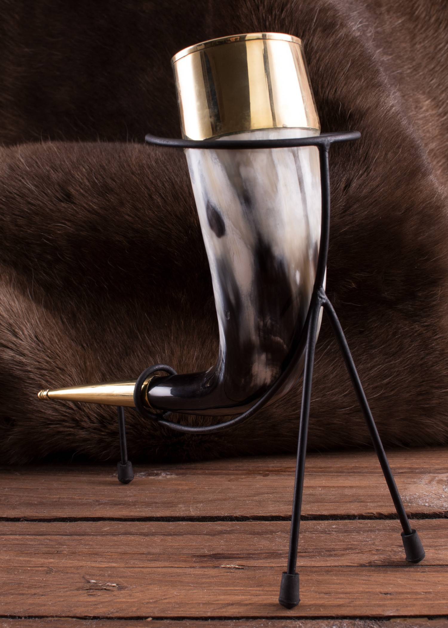 Viking Drinkhoorn met messing beslag en standaard
