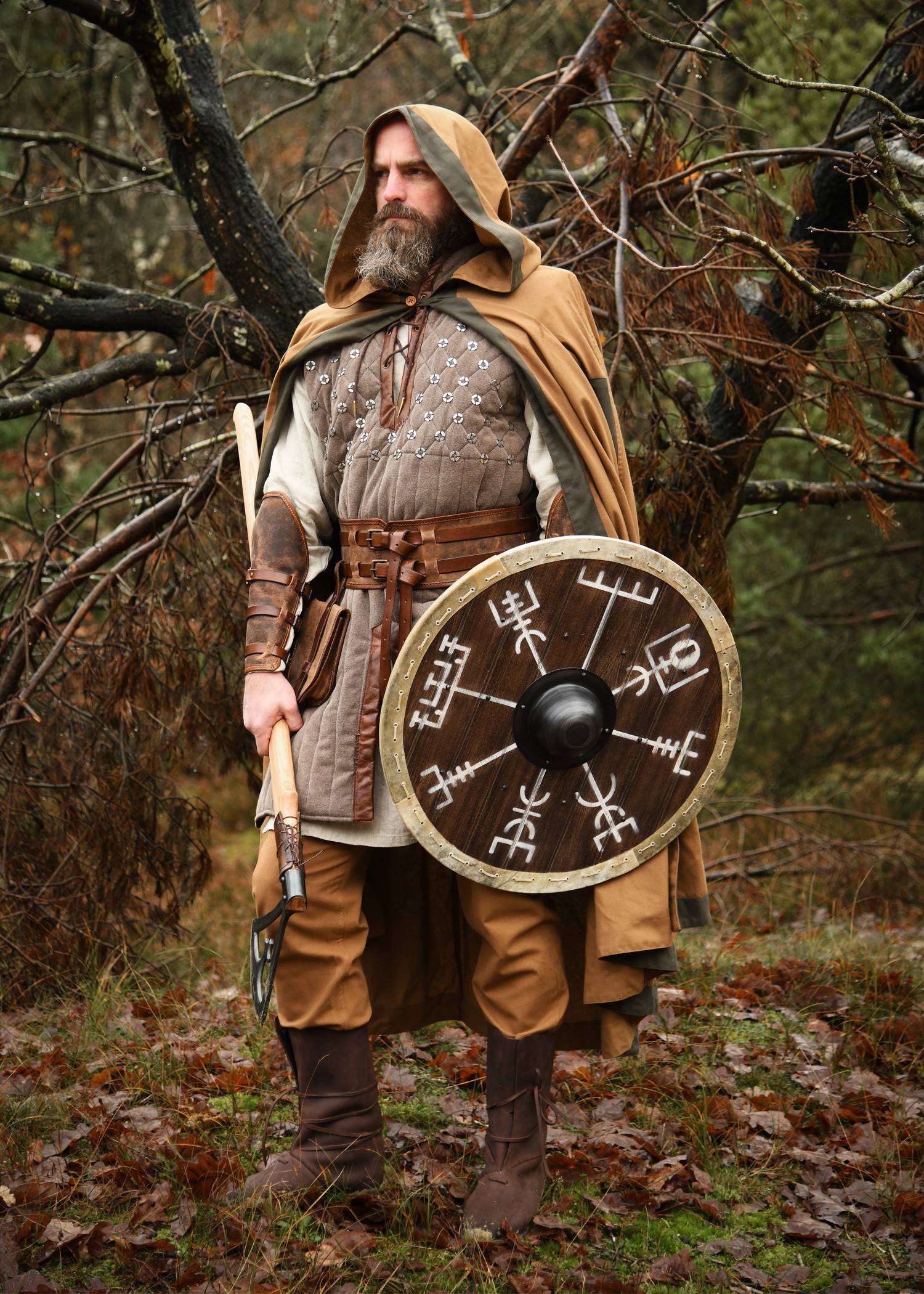 Middeleeuwse Mouwloze Gambeson-Aketon met handgemaakte details in Bruin