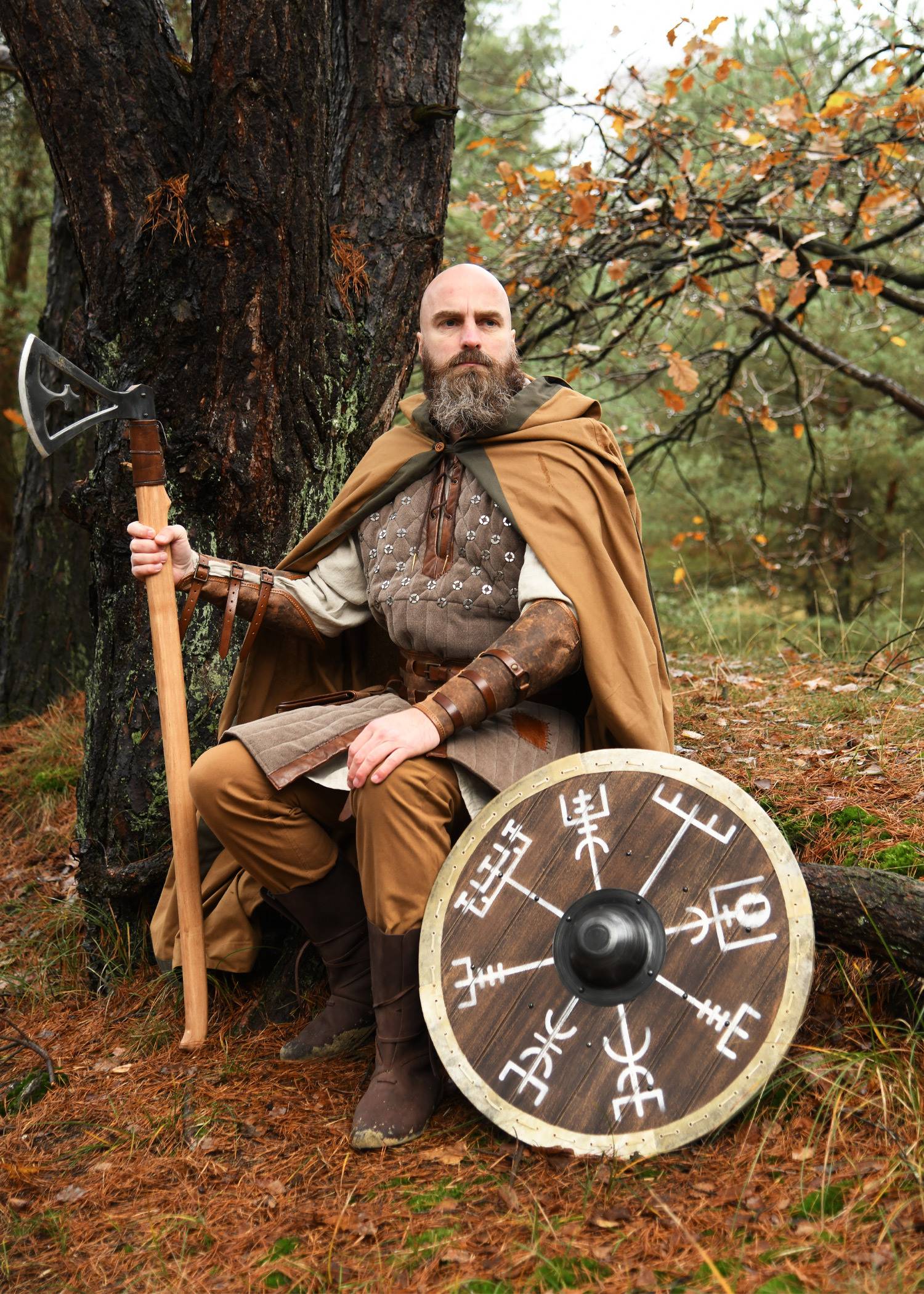 Middeleeuwse Mouwloze Gambeson-Aketon met handgemaakte details in Bruin