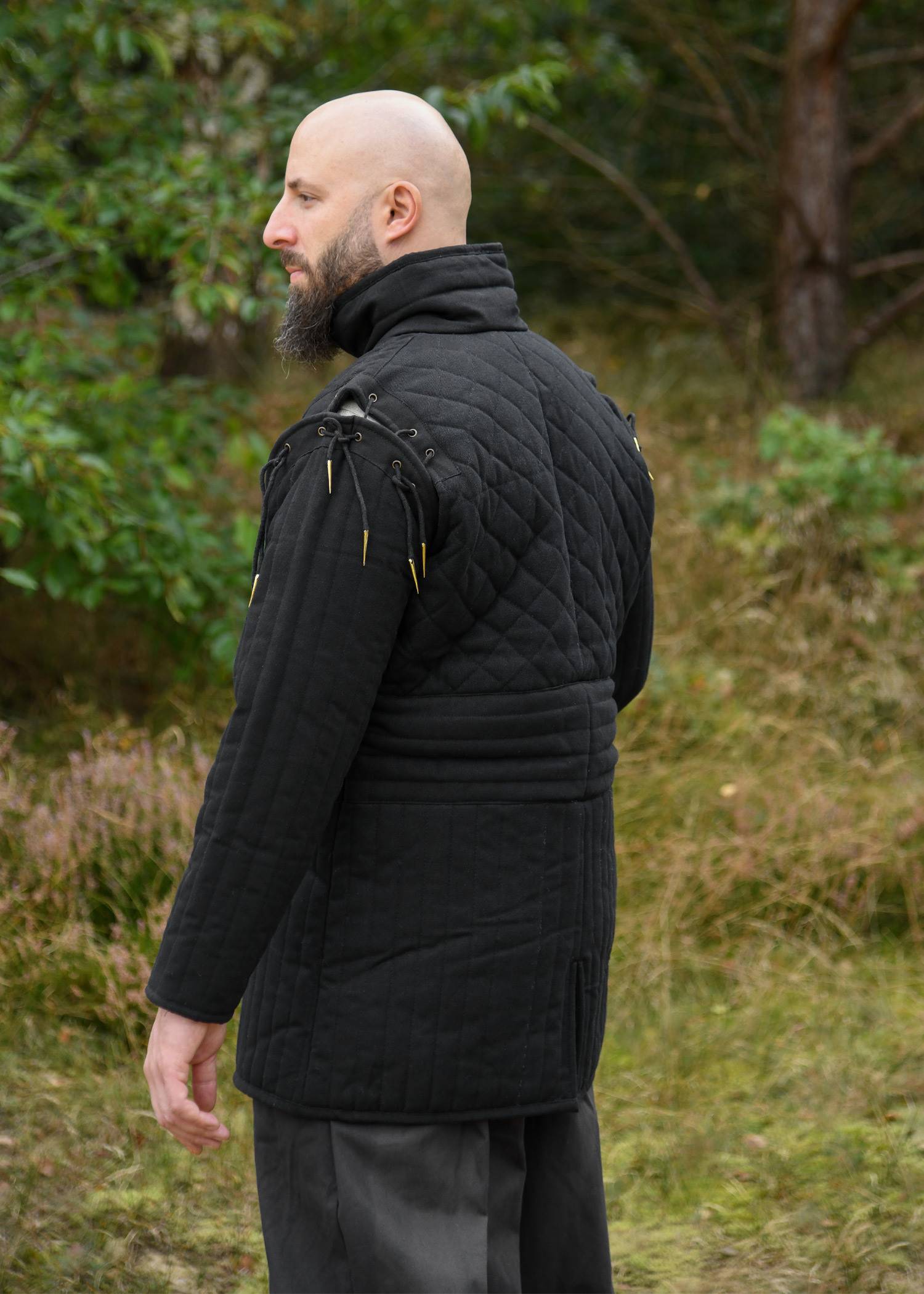 Lange Middeleeuwse Gambeson/Wambuis met gespen en afneembare mouwen, zwart