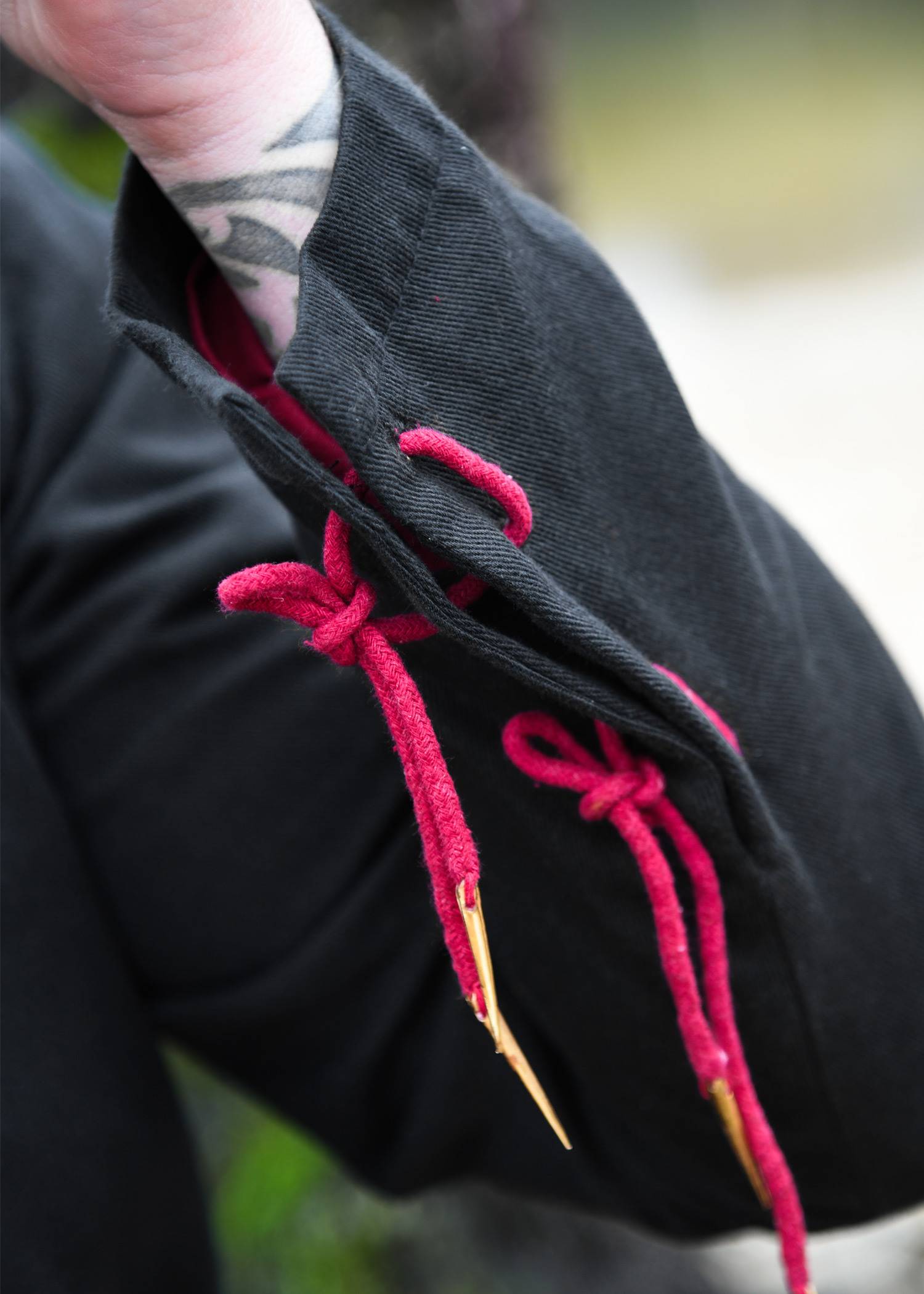 Mittelalterlicher Wams mit Nestelbändern, schwarz