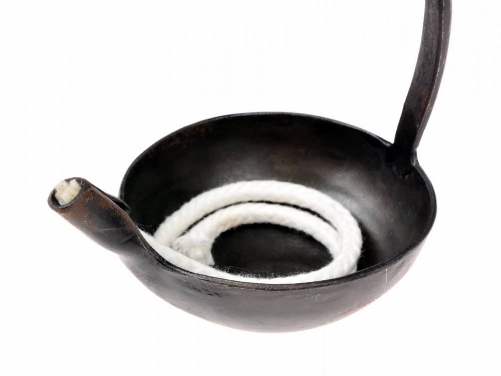 Middeleeuwse Gesmede Olielamp Lang model