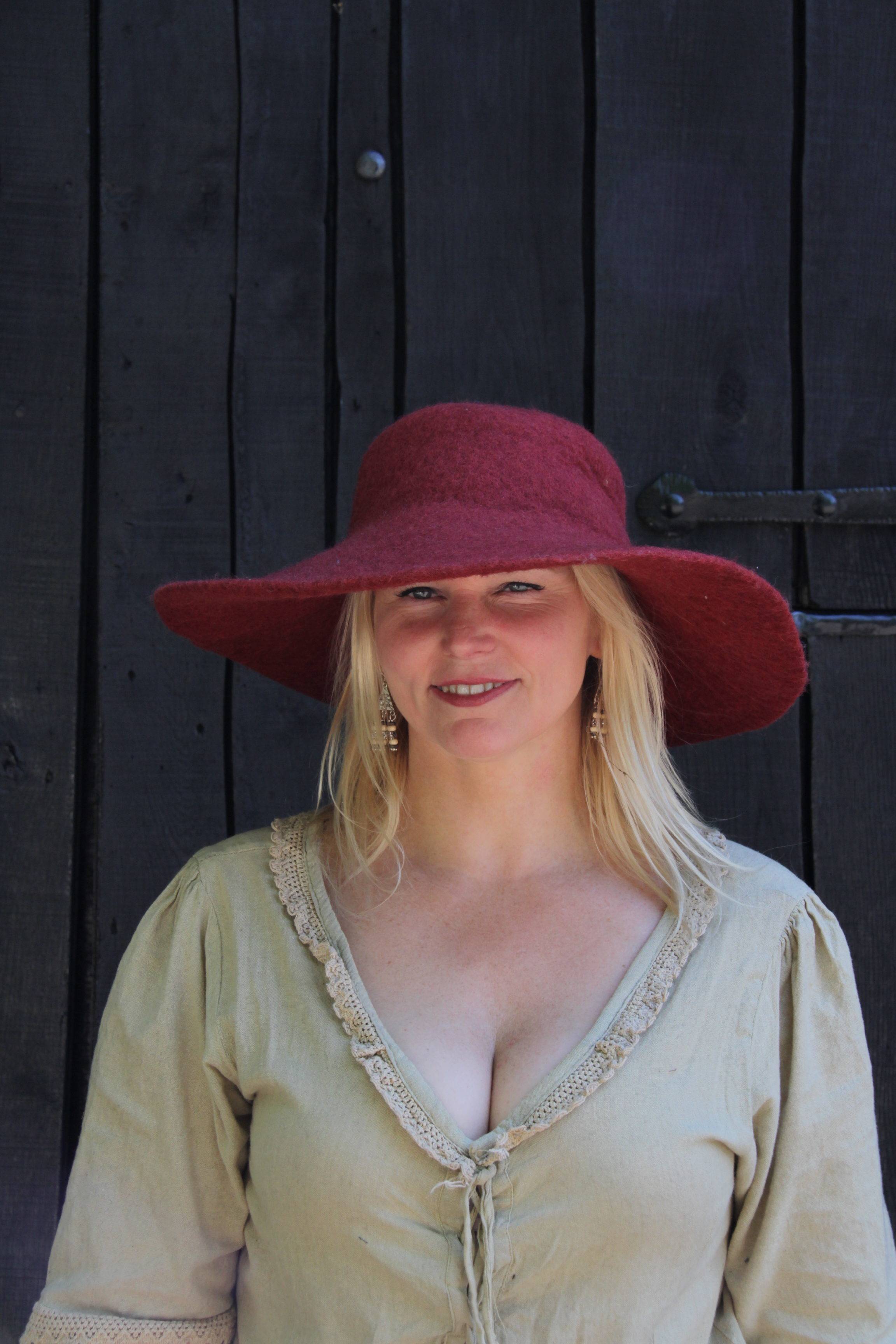 Elegante Gevilte Hoed in Rood
