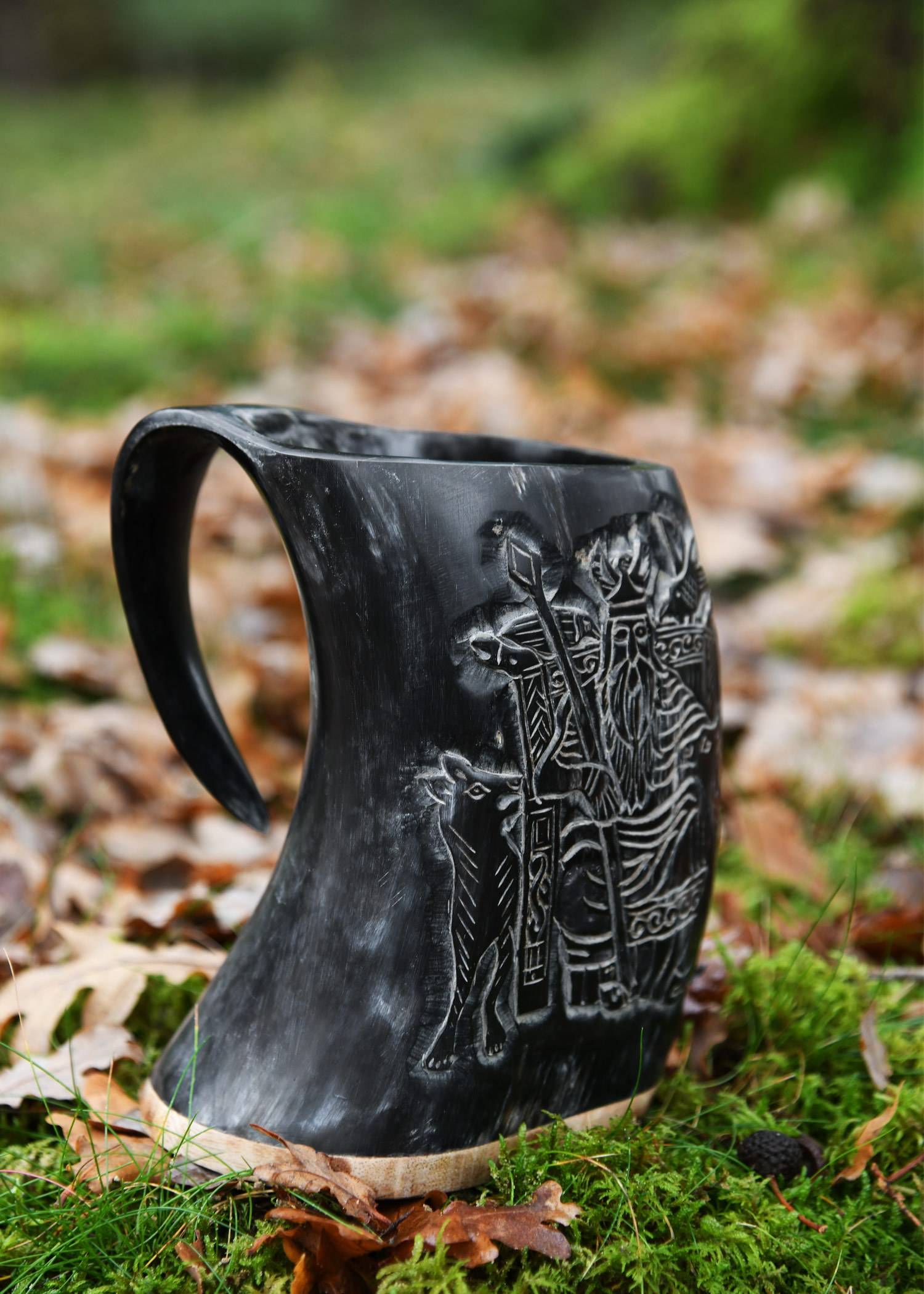 Wikinger ​Hornbecher, Bierkrug mit Holzboden und Odin-Motiv