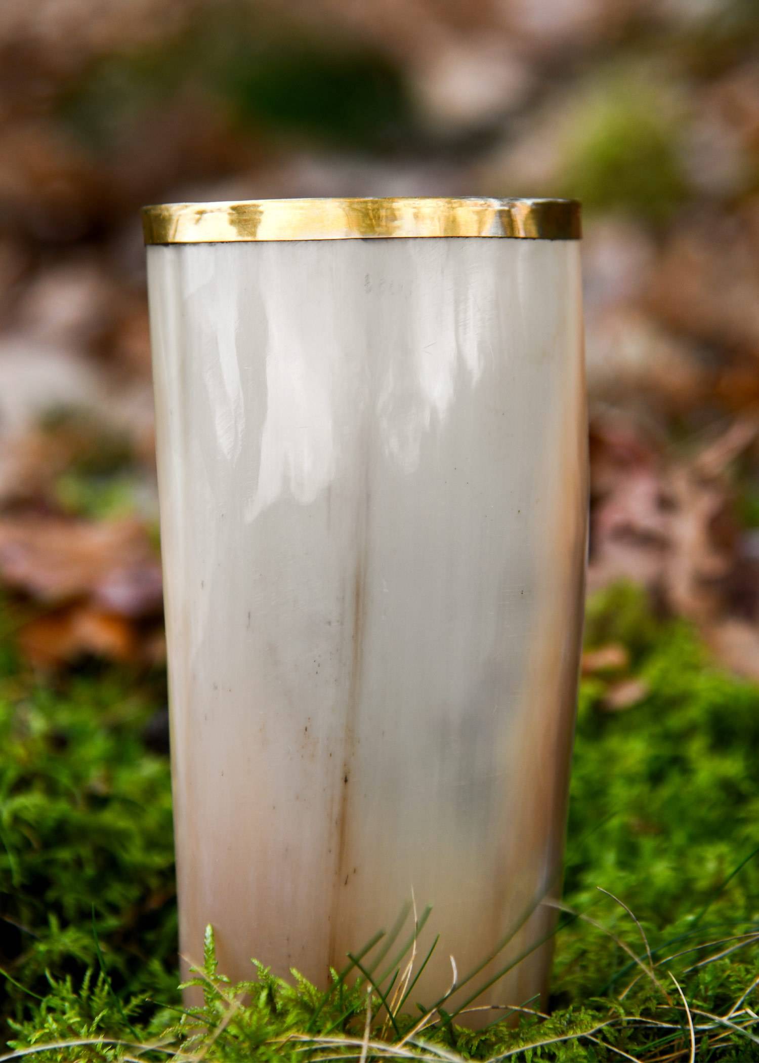 Hoornen Drinkbeker met Messing rand, zonder handvat