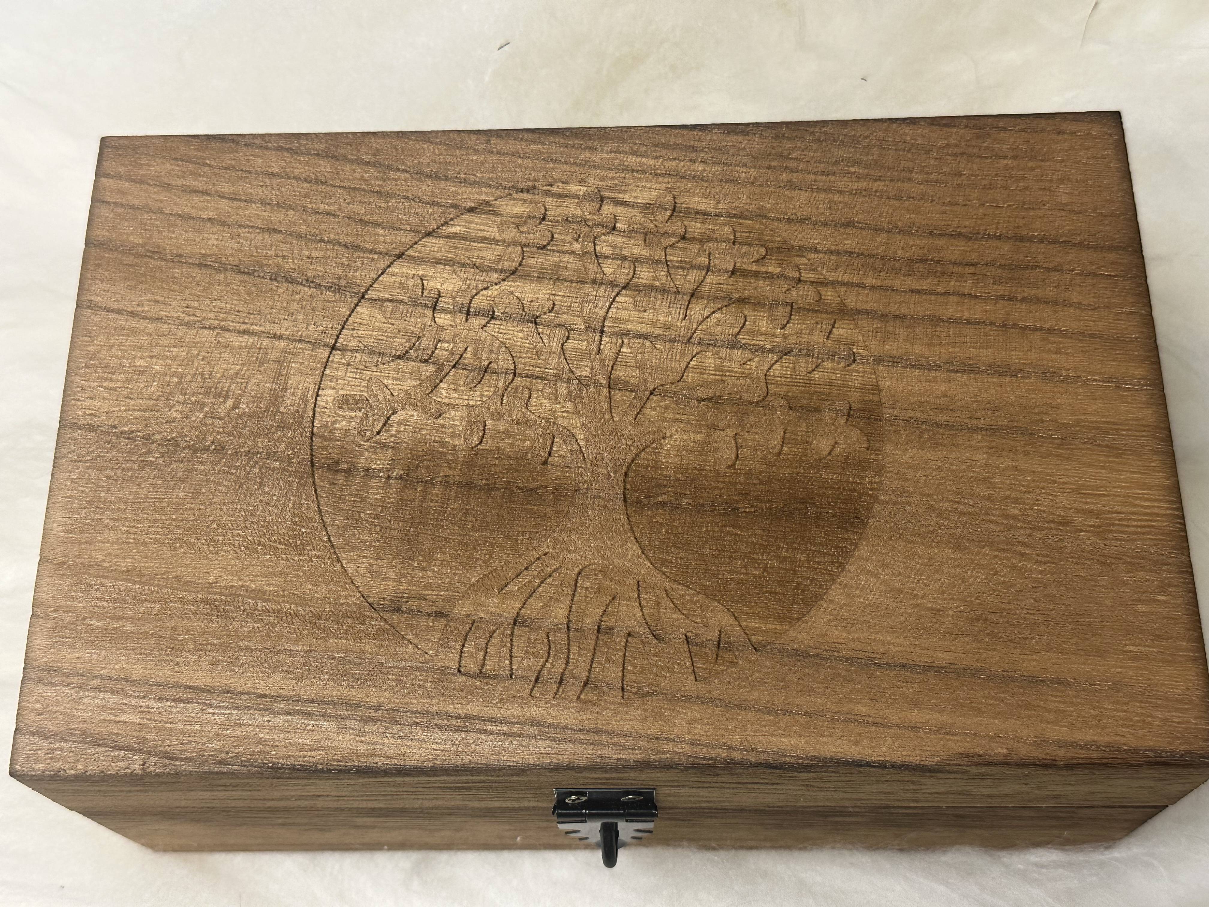 Middeleeuwse houten doos met Levensboommotief / Ygdrasil