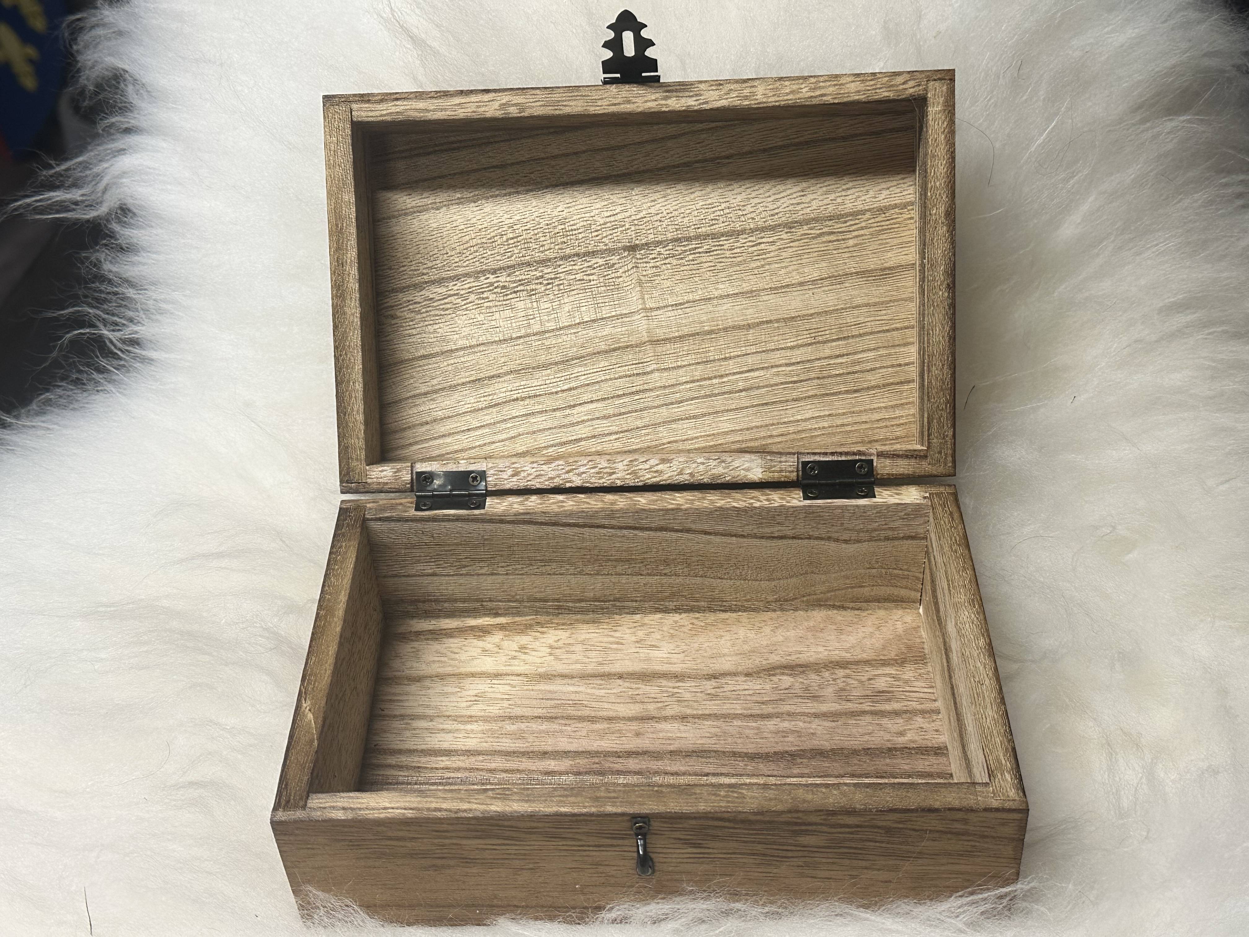 Middeleeuwse houten doos met Levensboommotief / Ygdrasil