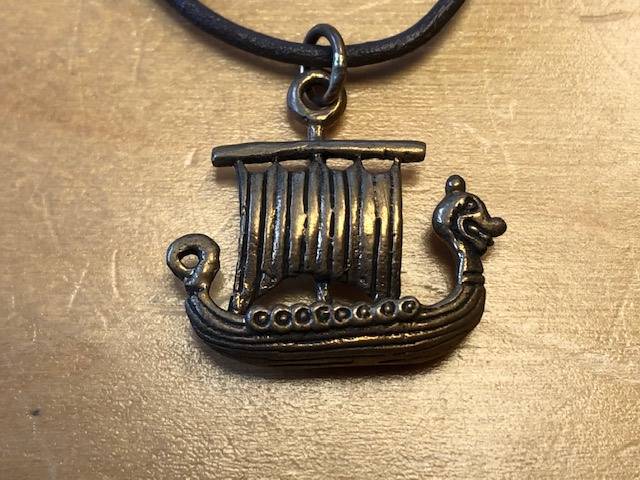 Vikingschip Hanger in Bronskleur