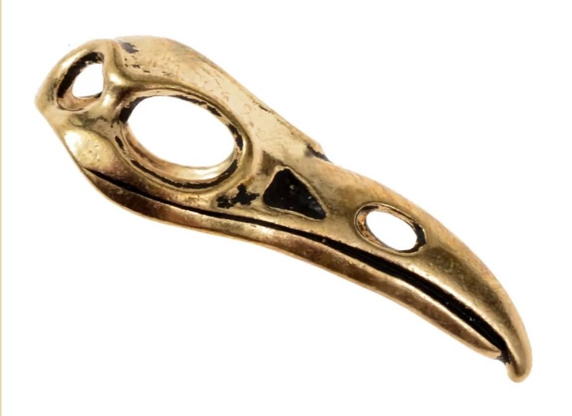 Bronzen hanger met Ravenschedel