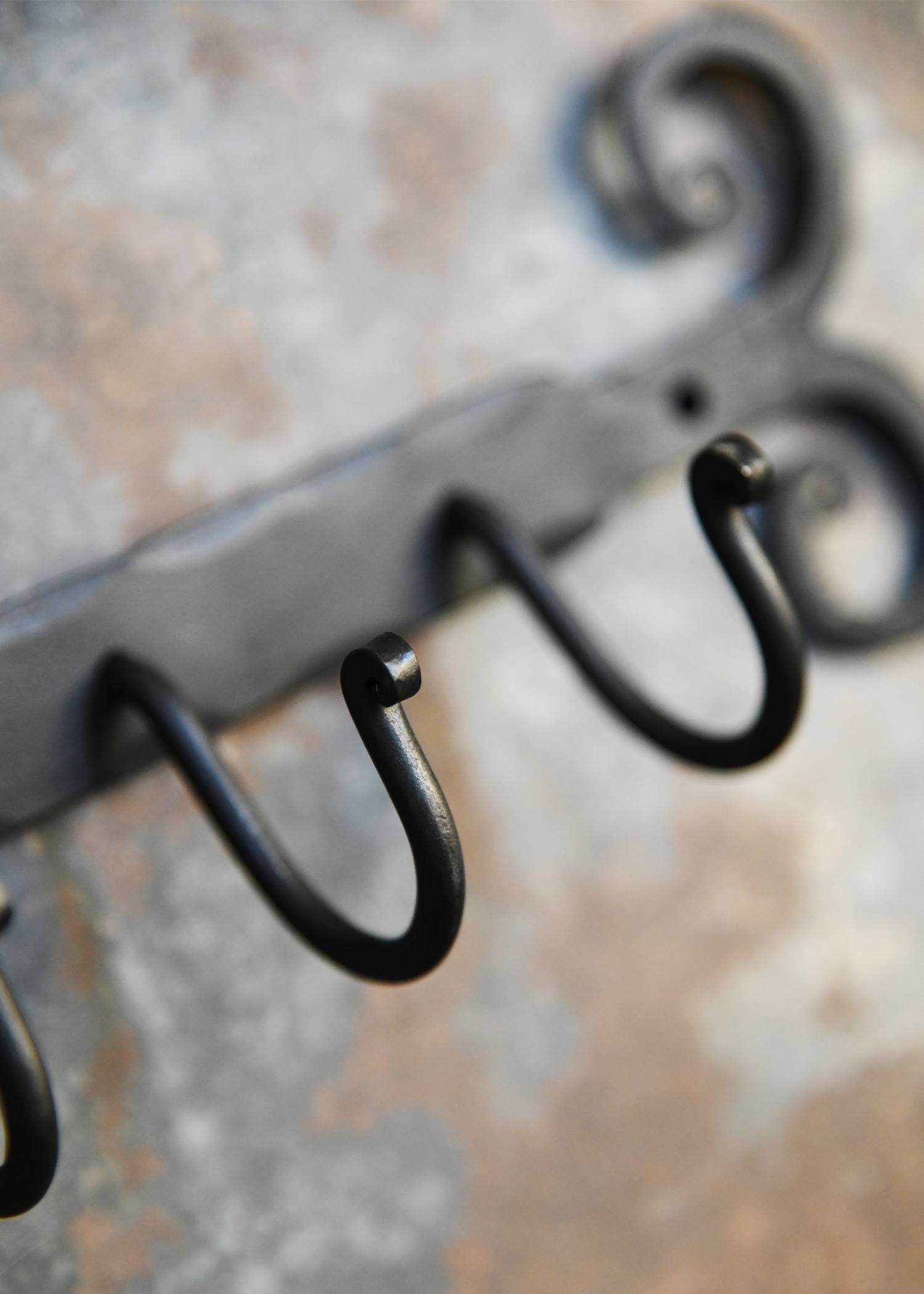 ​Stange zur Wandbefestigung mit 5 Haken