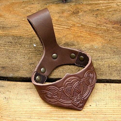 Keltischer Trinkhornhalter, Braun und Gross