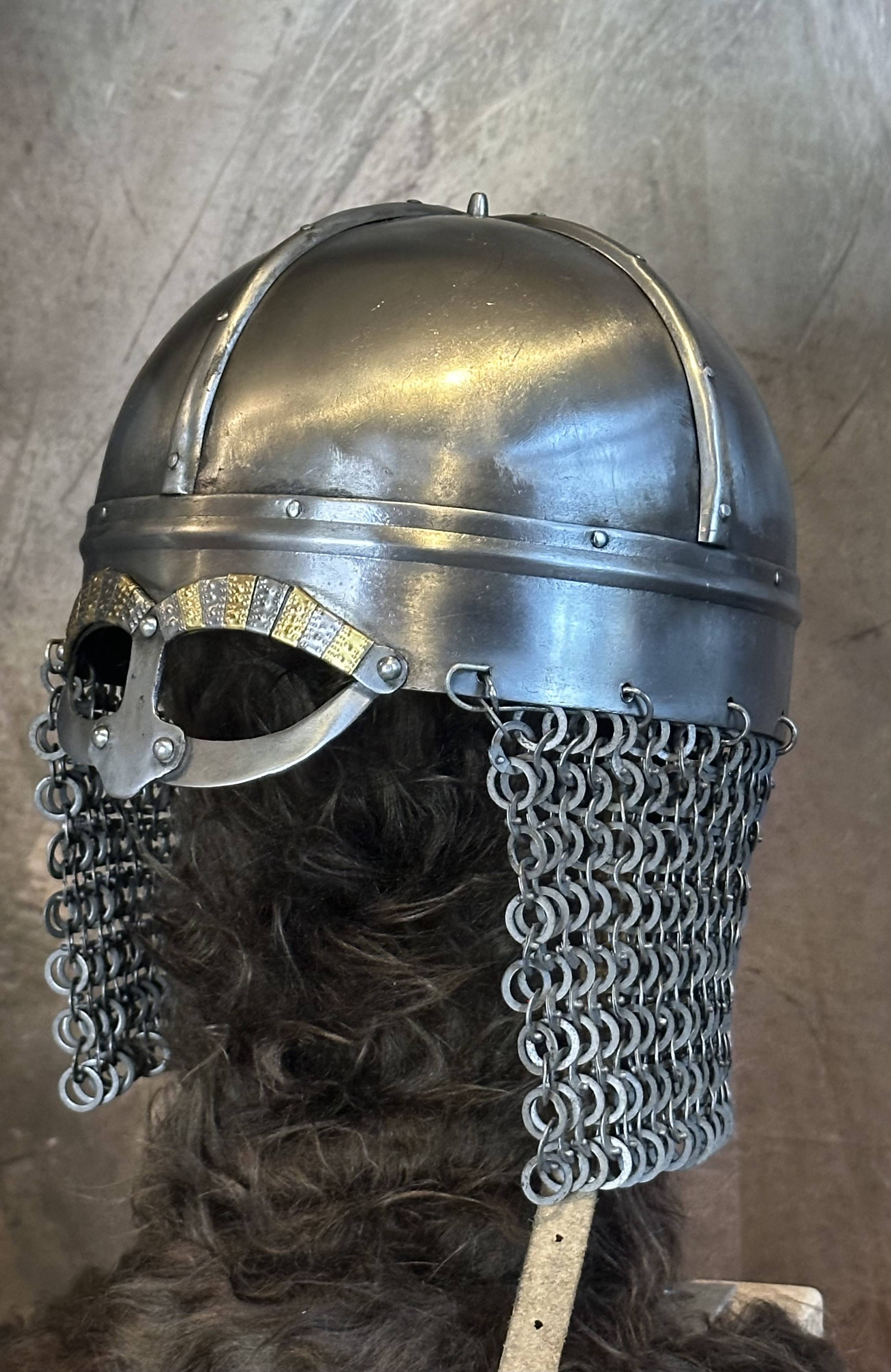 ​​Een echte Viking Brilhelm gesmeed voor kinderen