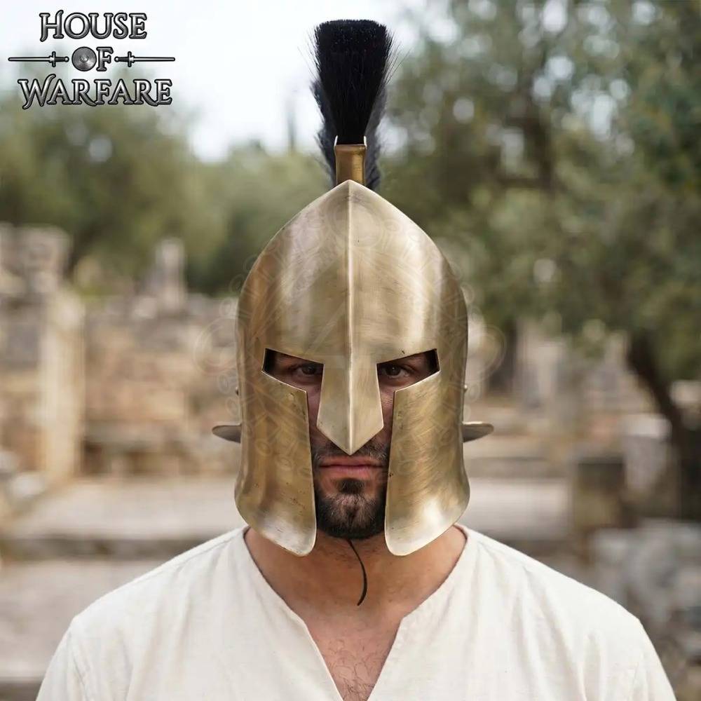 Antiek-Look Korinthische helm met een zwarte helmpluim