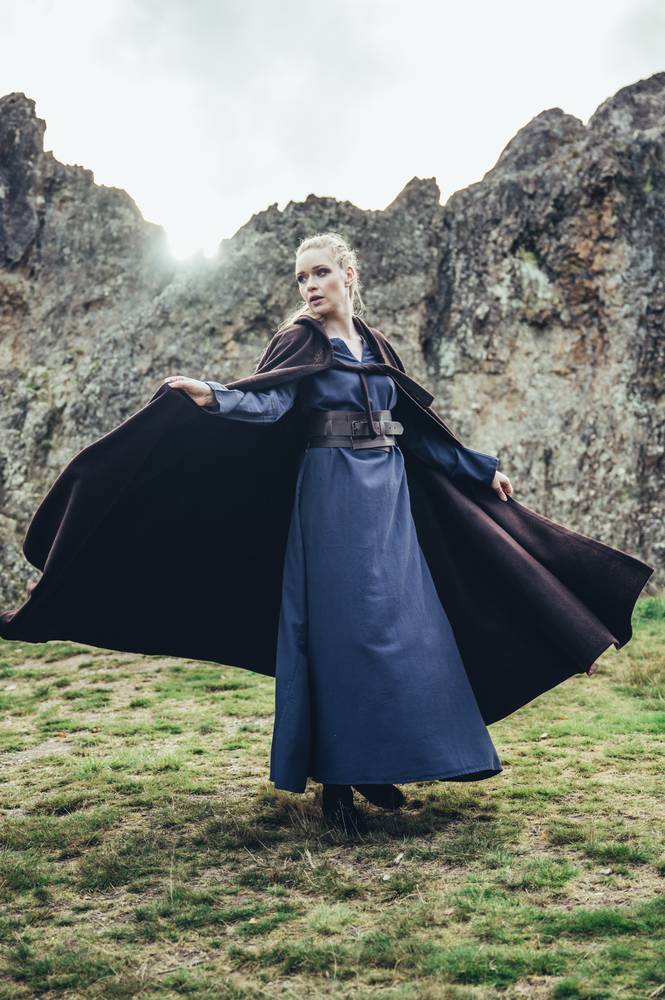 Middeleeuwse Cape Wol in Bruin met Borduursels, 131 cm