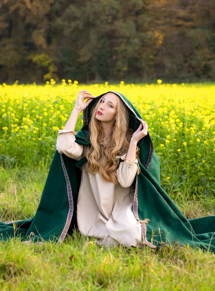 Middeleeuwse Cape Wol in Groen met grote Muts, 131 cm