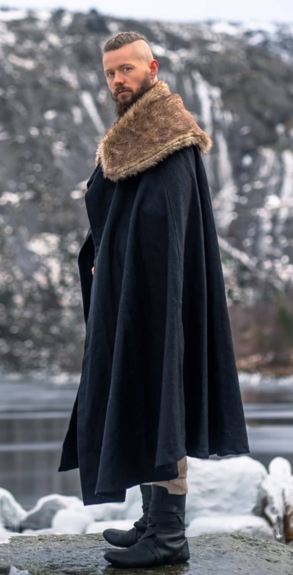 Viking Mantel/Cape met Imitatiebont in Zwart