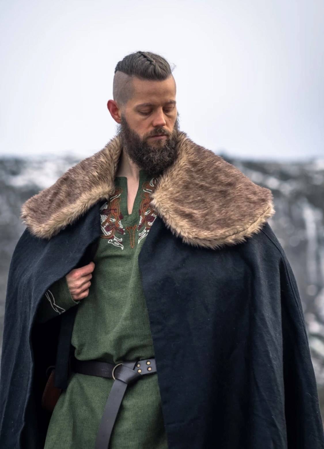 Viking Mantel/Cape met Imitatiebont in Zwart