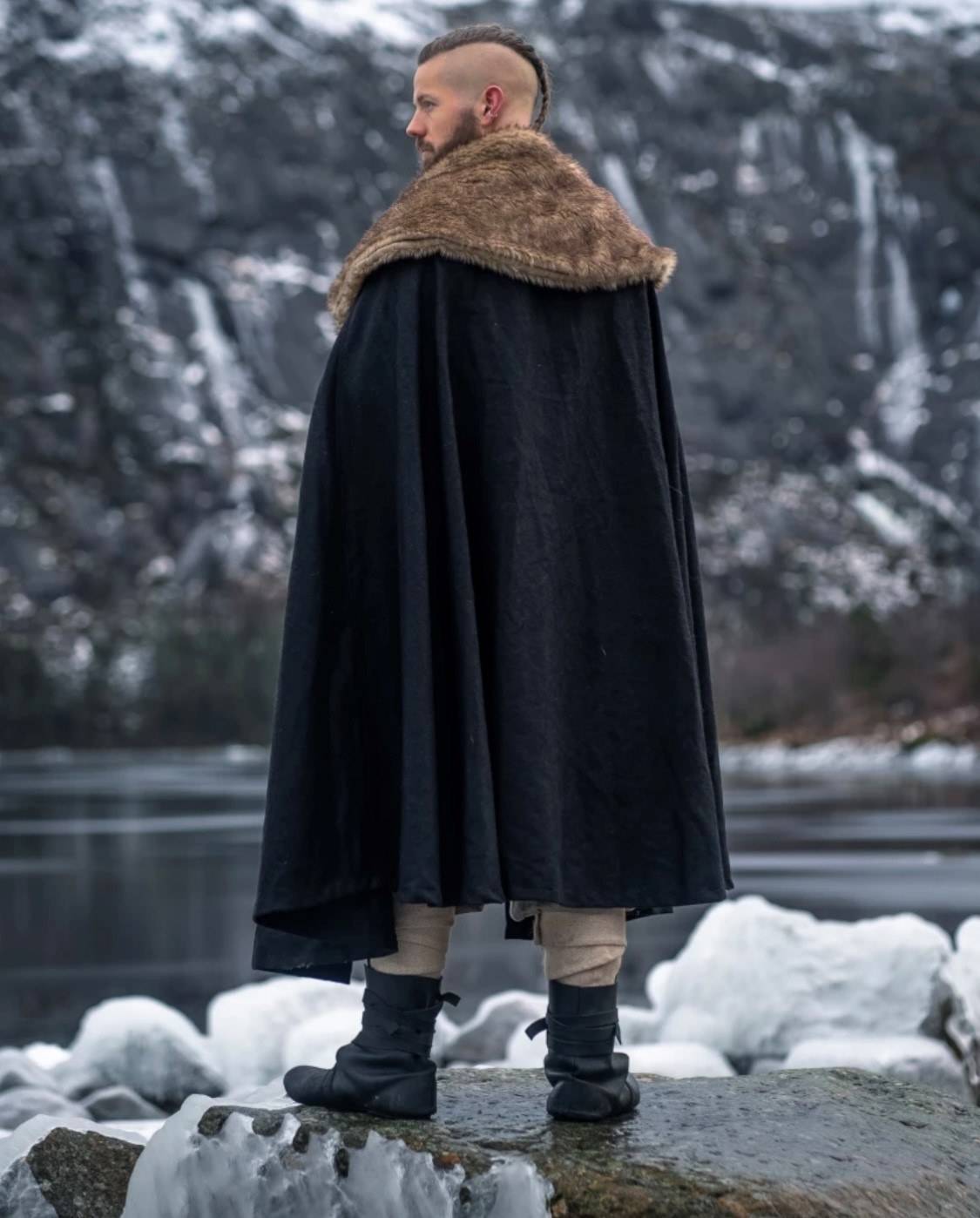 Viking Mantel/Cape met Imitatiebont in Zwart