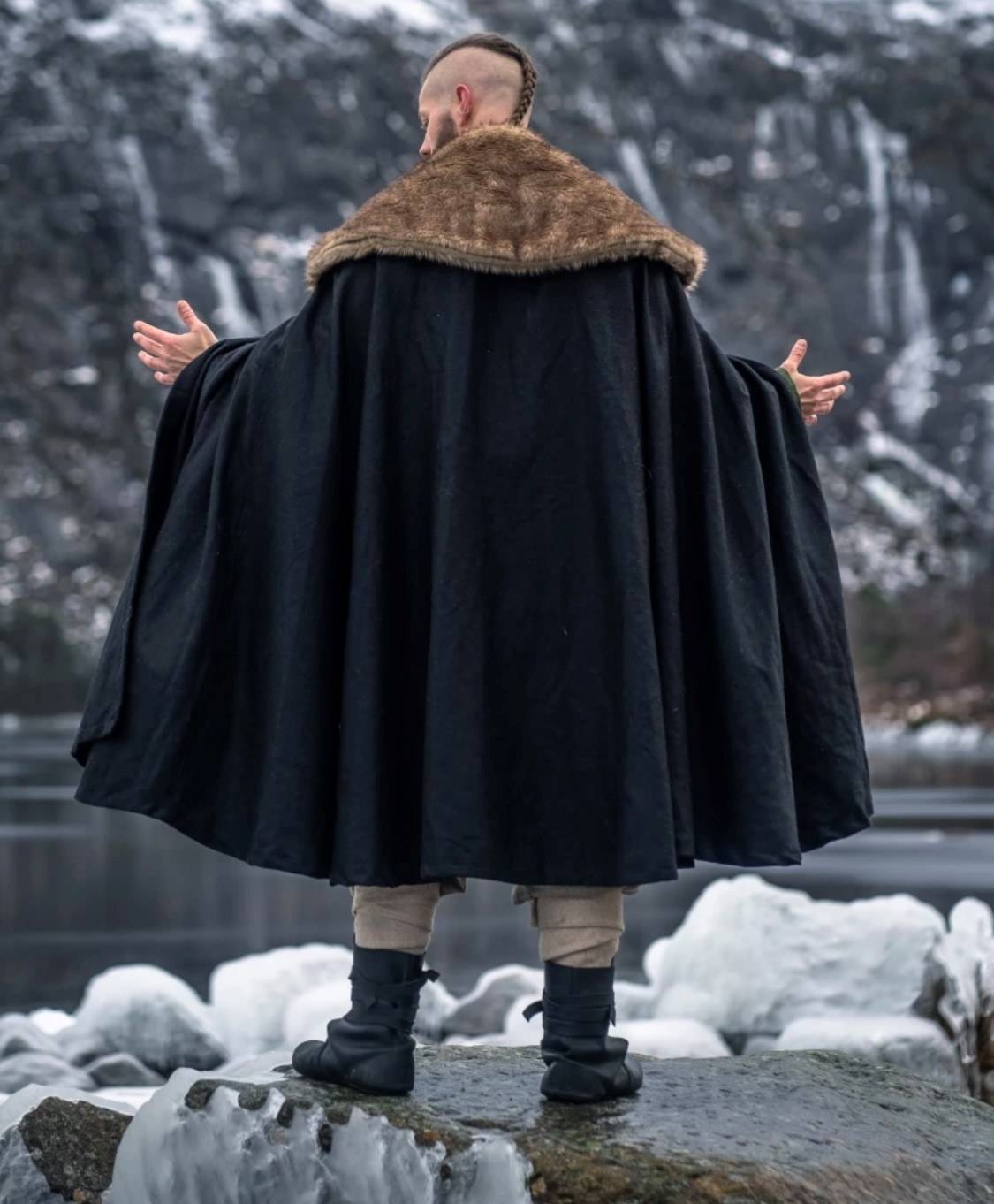 Viking Mantel/Cape met Imitatiebont in Zwart