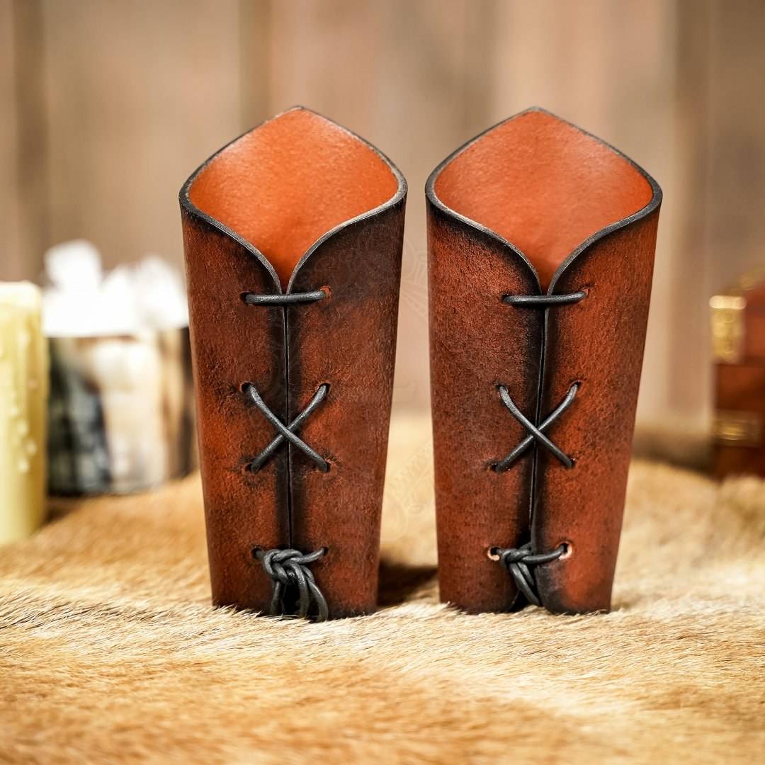 ​Leren Polsbeschermers-Bracers met het reliëf van de Tree of Gondor van Lord Of The Rings in het Bruin!
