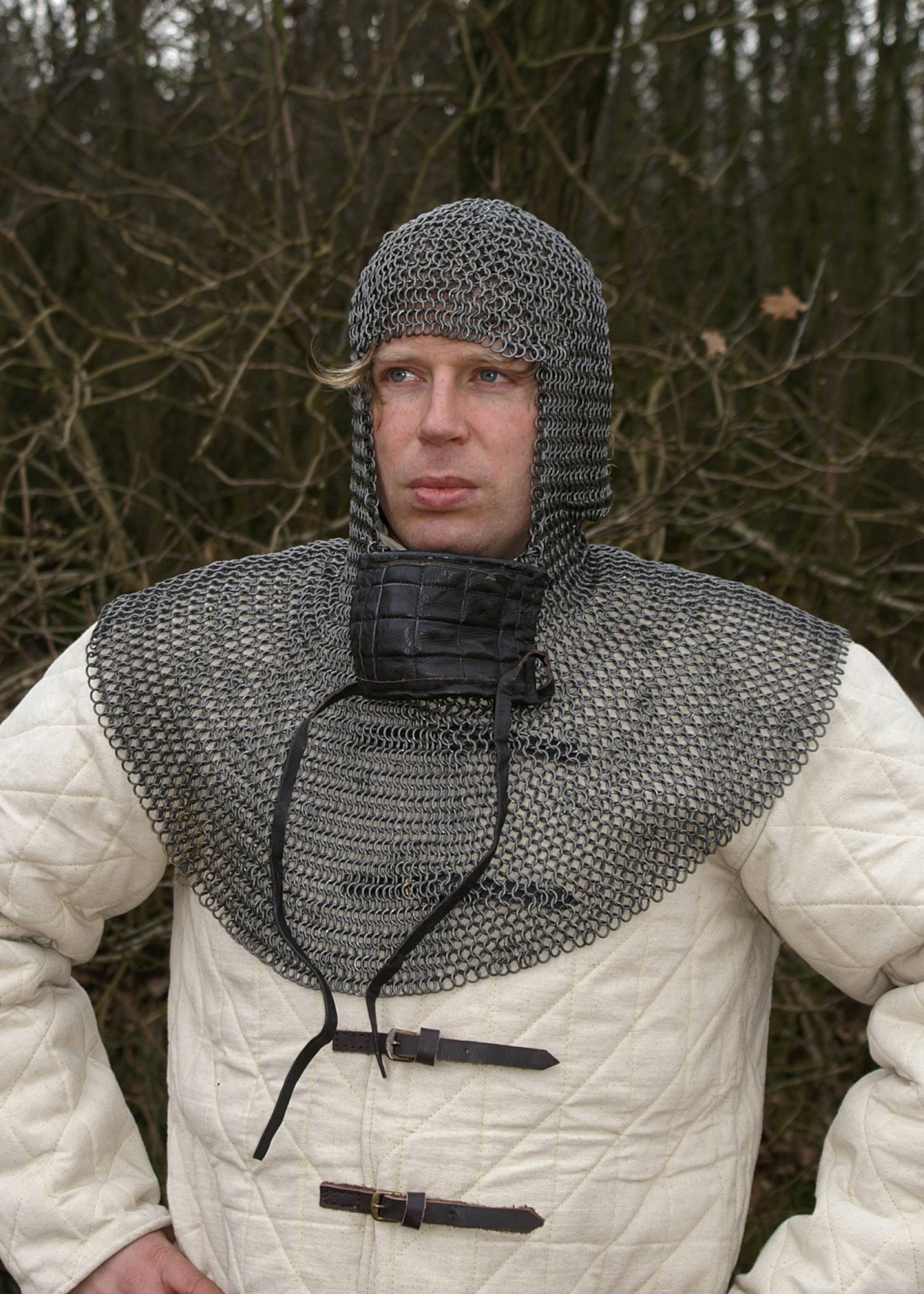 Kettenhaube mit quadratischem Mundschutz, rund ringe, unbehandelt