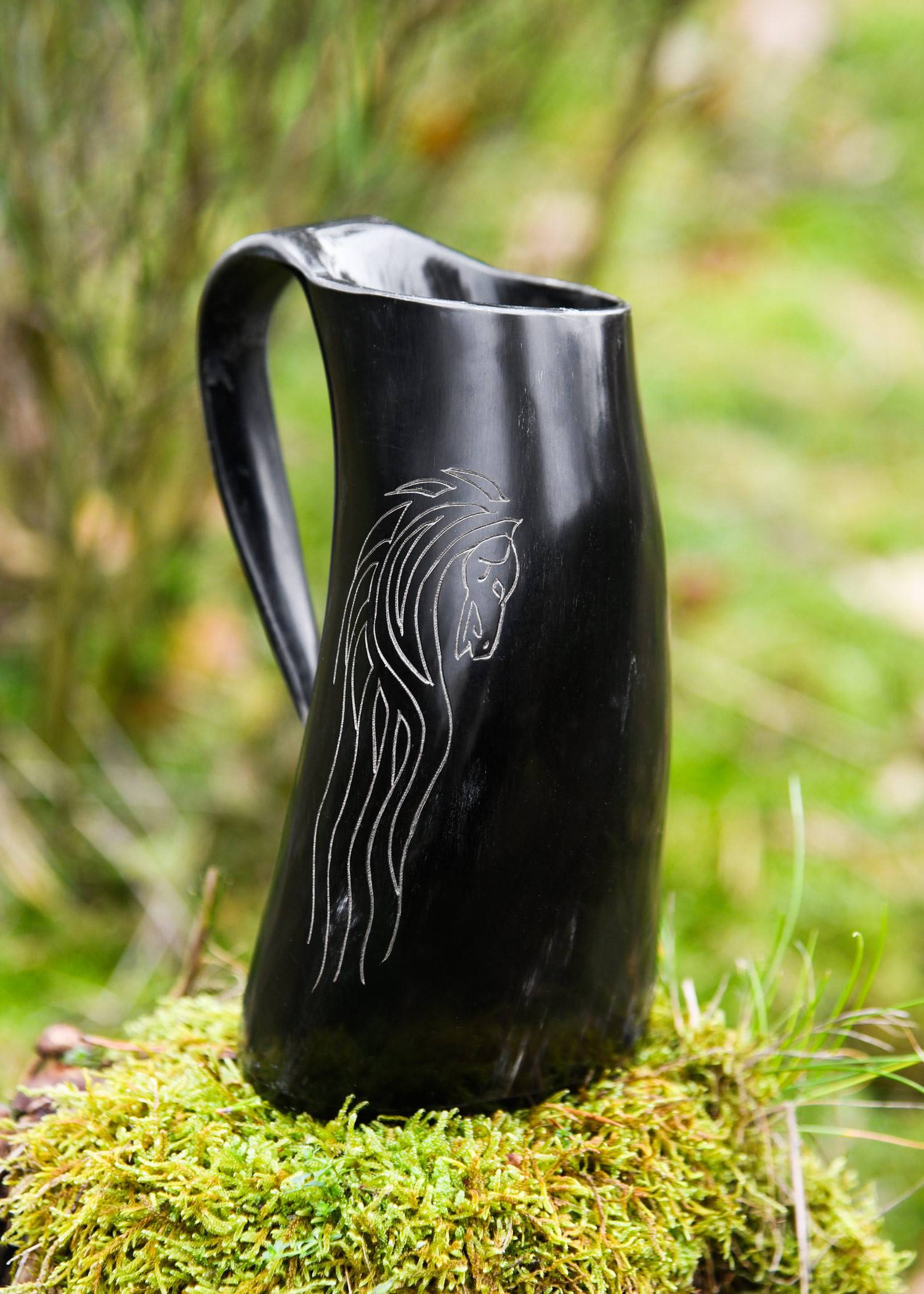 ​Großer Trinkbecher / Bierkrug aus echtem Horn
