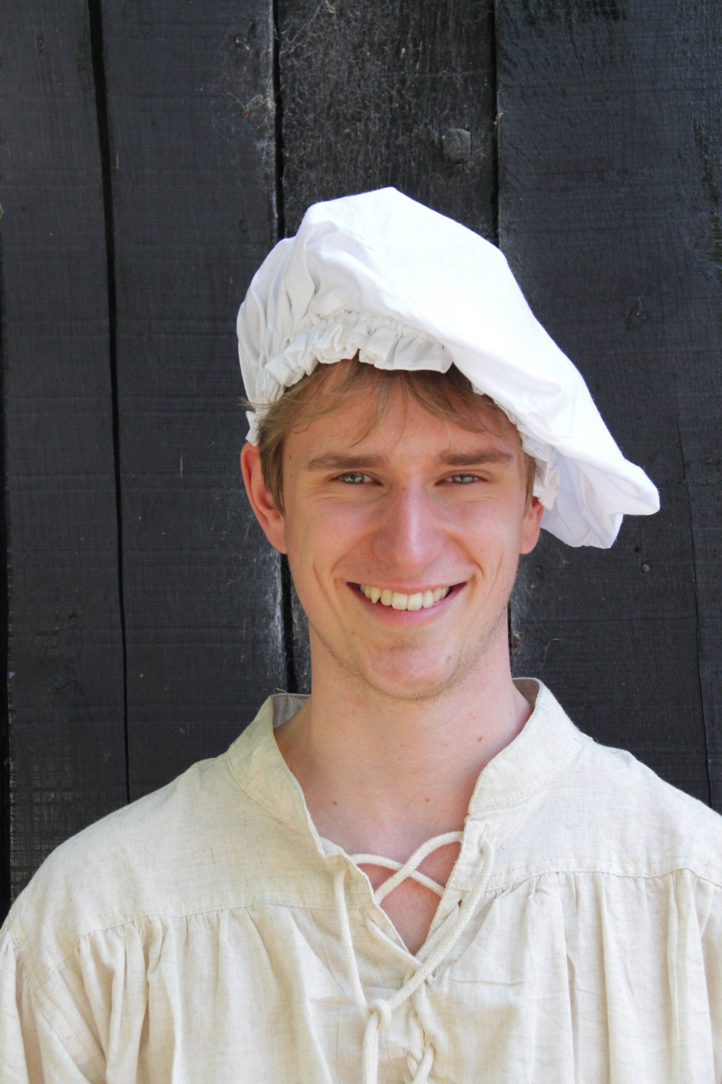 Middeleeuwse Baret in Wit