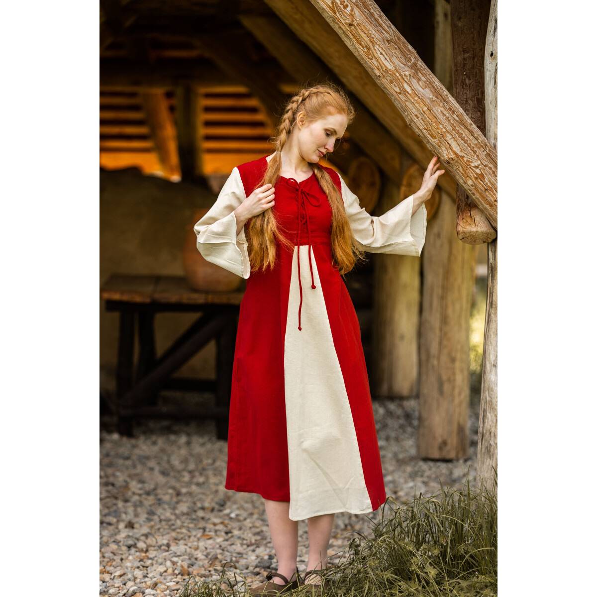Middeleeuwse katoenen jurk in rood/naturel