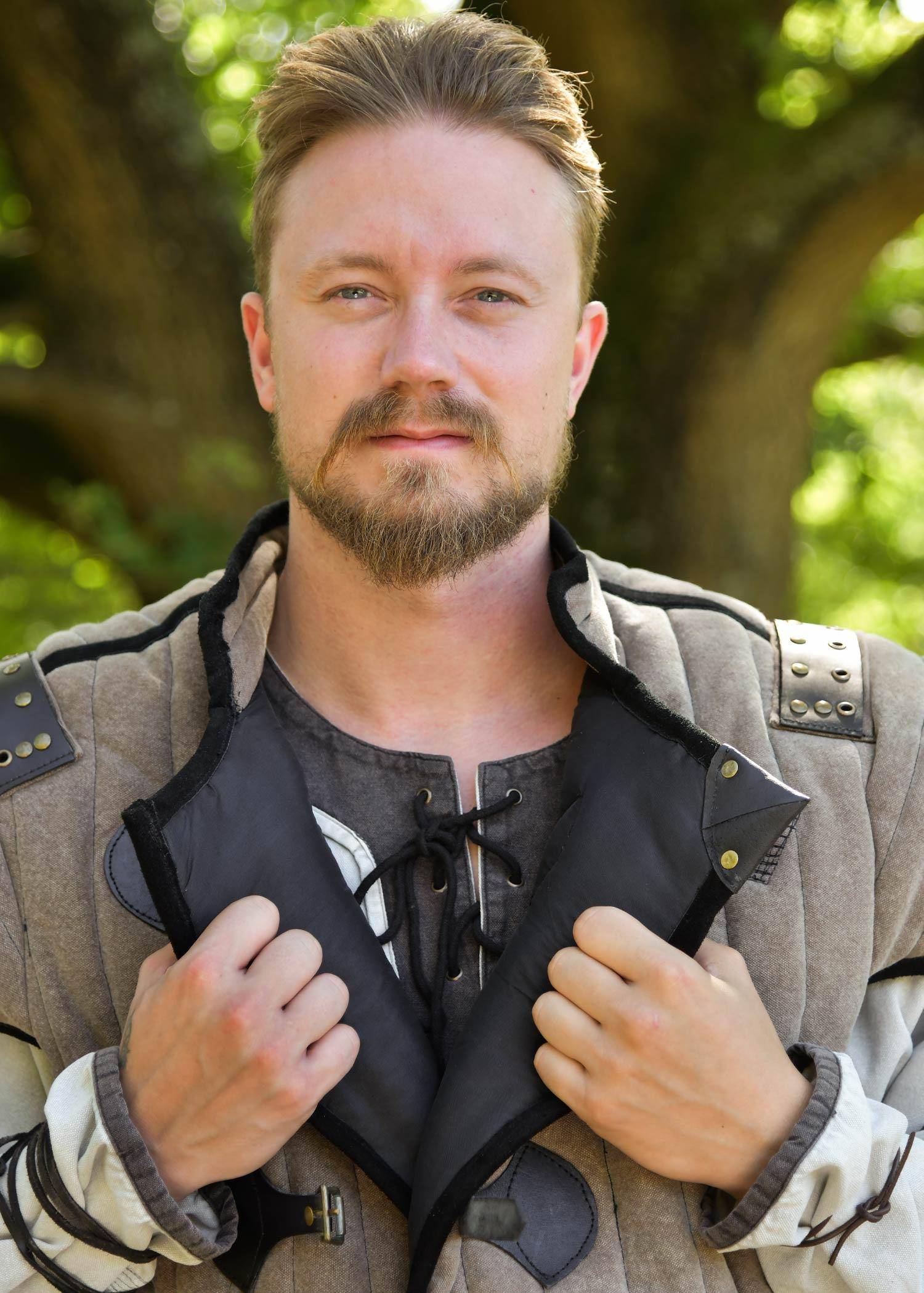 Middeleeuwse Gambeson - Wambuis - Aketon in Bruin/Zwart met een verweerde look
