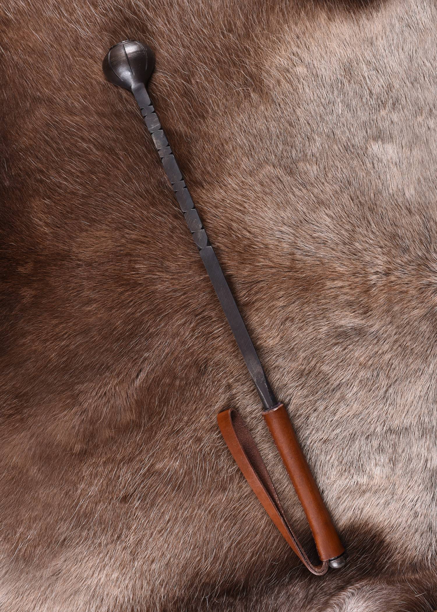 ​Streitkolben aus Stahl mit Ledergriff
