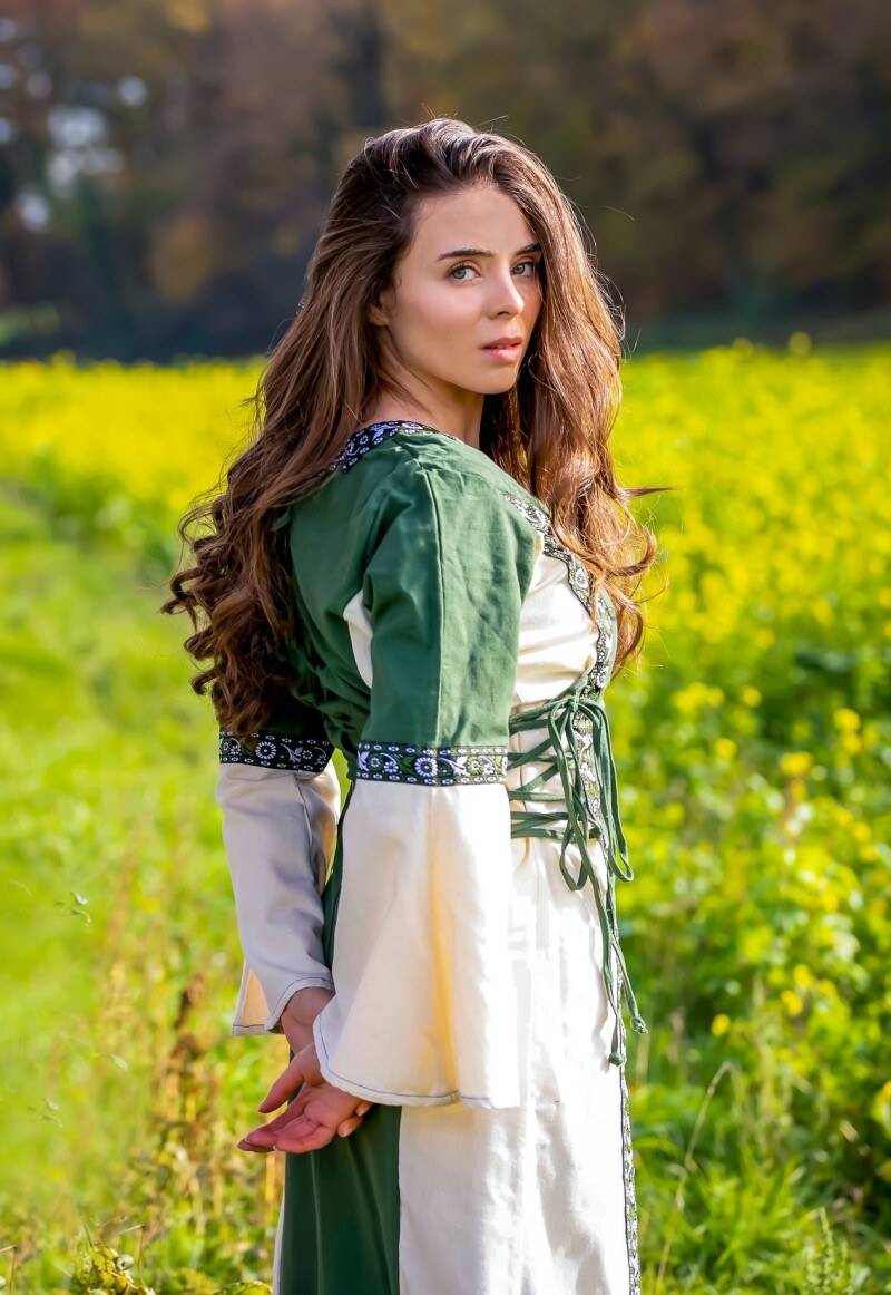 Middeleeuwse jurk met rand in Groen/Naturel