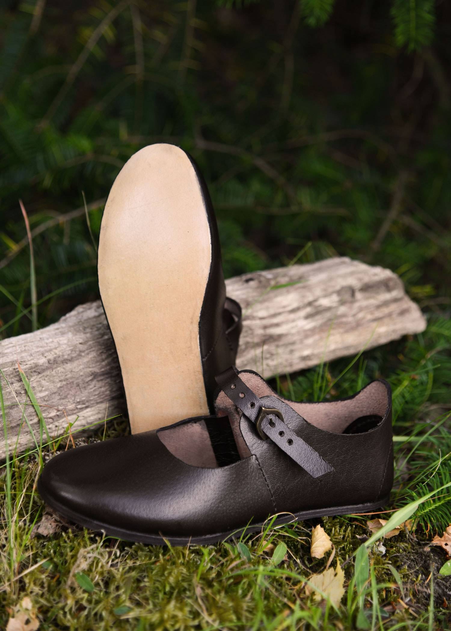 Middeleeuwse Riemschoenen, 1200-1500 n.chr. met gesp voor dames, donkerbruin
