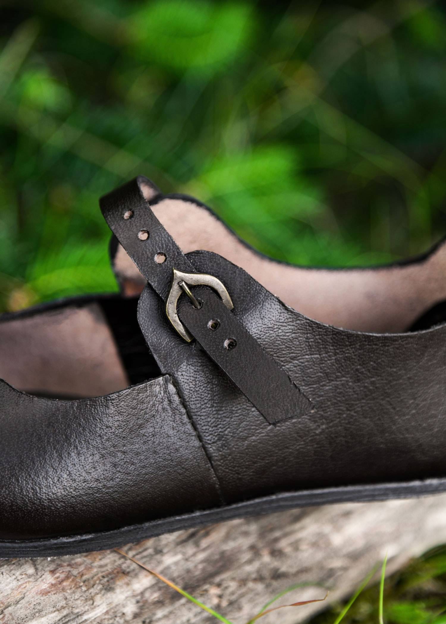 Middeleeuwse Riemschoenen, 1200-1500 n.chr. met gesp voor dames, donkerbruin