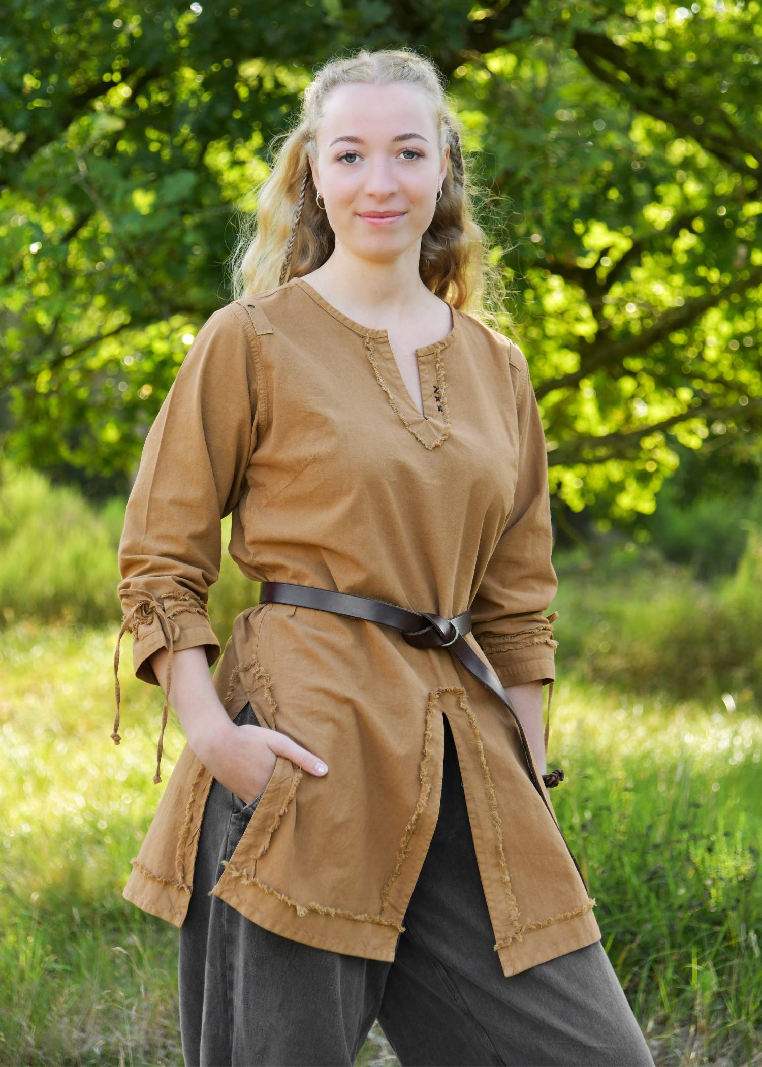 Middeleeuwse / Viking Tuniek in beigebruin voor dames met een distressed look