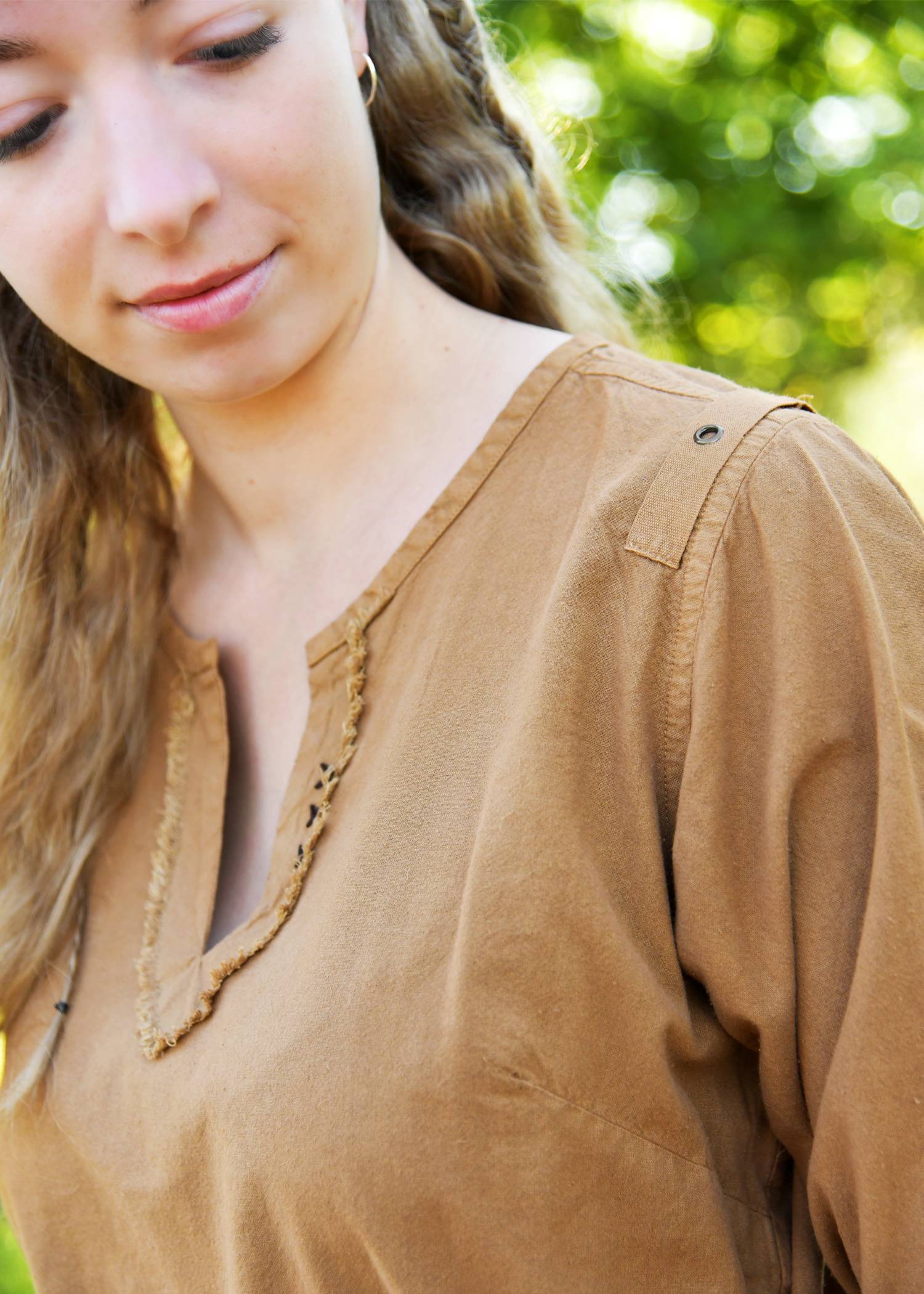 Middeleeuwse / Viking Tuniek in beigebruin voor dames met een distressed look