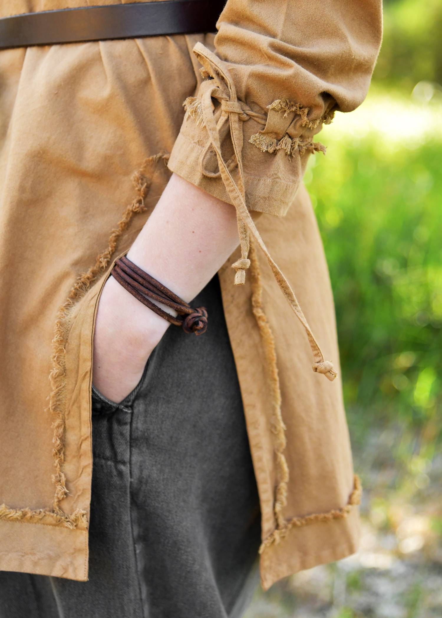 Middeleeuwse / Viking Tuniek in beigebruin voor dames met een distressed look