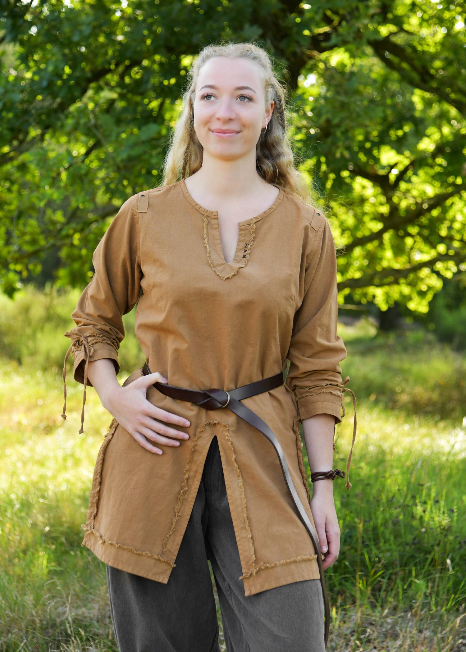 Middeleeuwse / Viking Tuniek in beigebruin voor dames met een distressed look