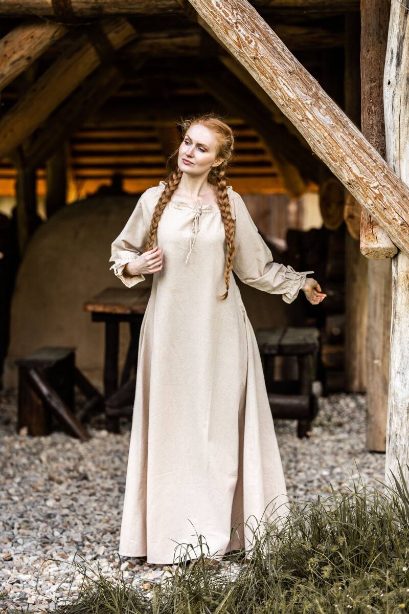 Mittelalterliches Kleid mit langen Ärmeln bis zum Boden in Hanffarbe