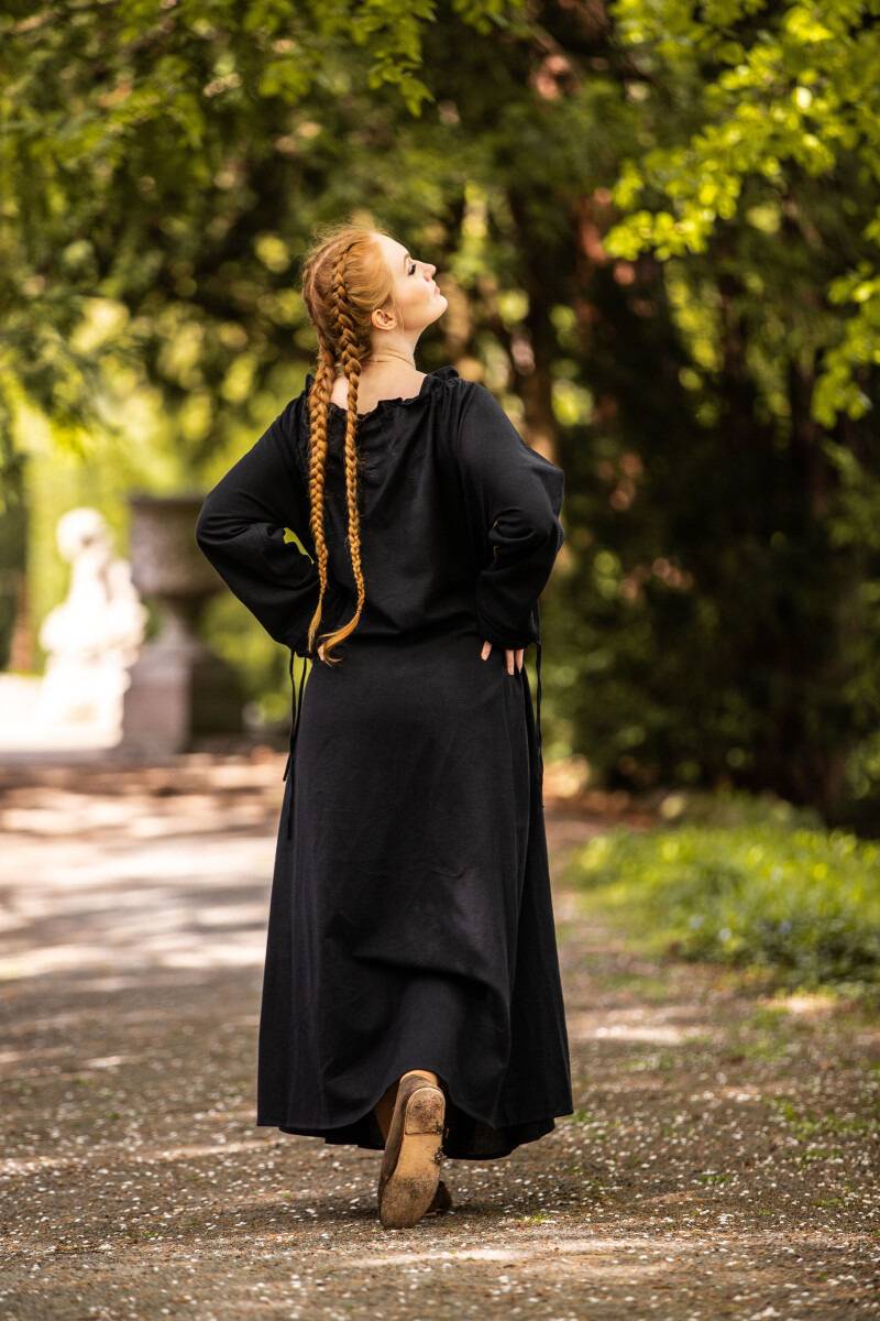 Mittelalterliches Kleid mit langen Ärmeln bis zum Boden in Schwarz