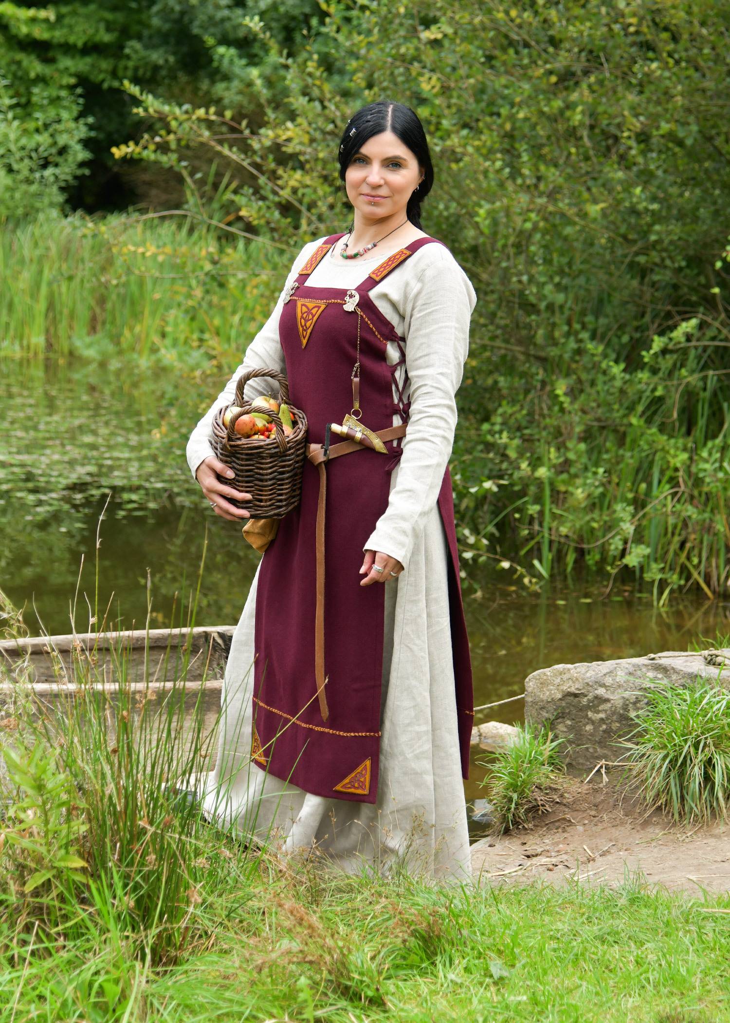 Viking Overjurk "Aslaug" van 100% wol, bordeauxrood