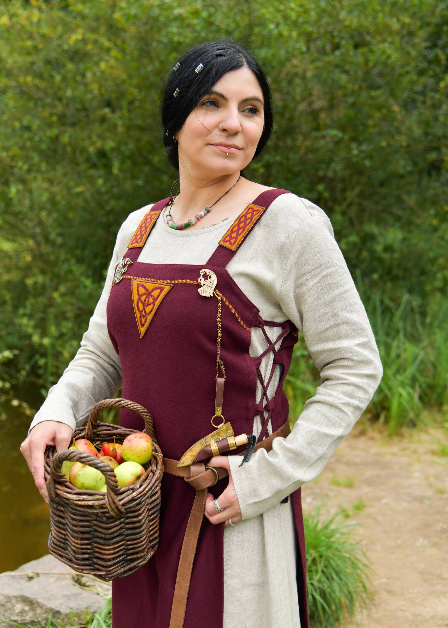 Viking Overjurk "Aslaug" van 100% wol, bordeauxrood