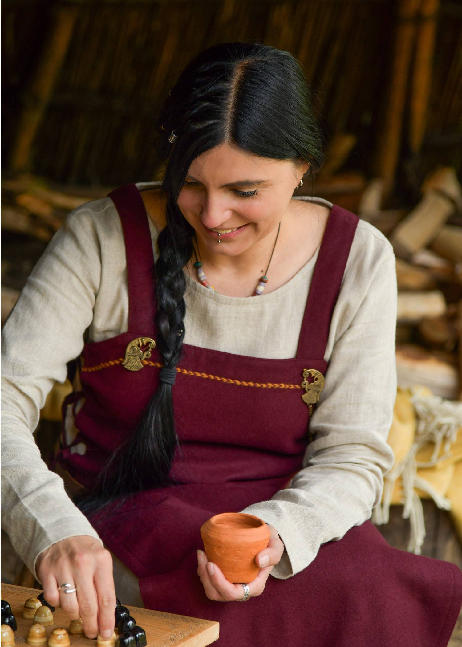 Viking Overjurk "Aslaug" van 100% wol, bordeauxrood